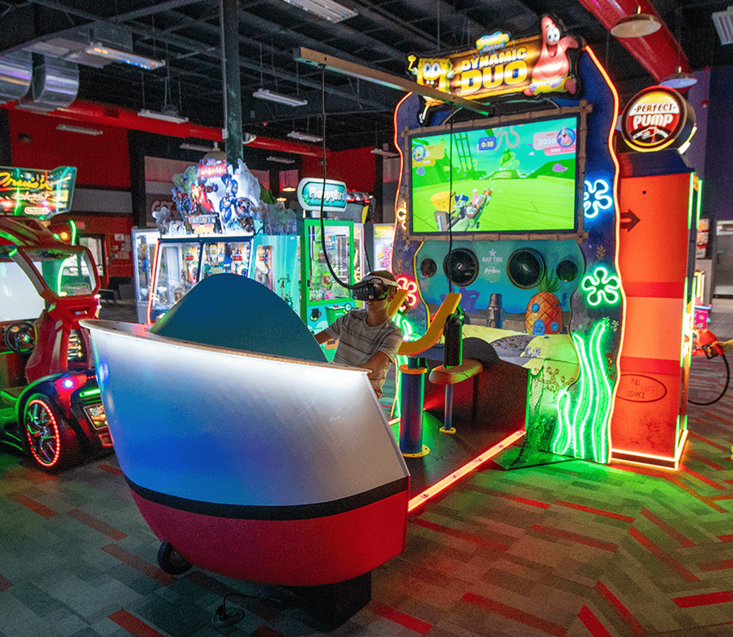 SpongeBob SquarePants Dynamic Duo Virtual Reality Game Machine Full View with Player